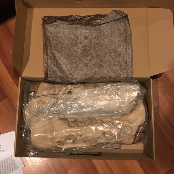 NWT! HARD TO HANDLE BY LANE! - Picture 4 of 8